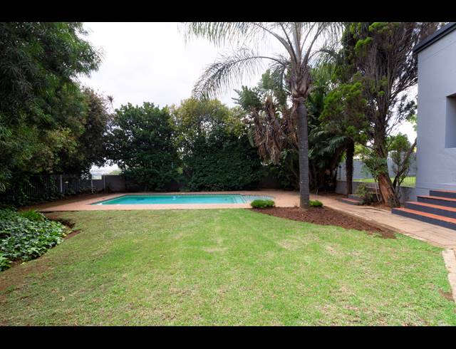2 BEDROOM TOWNHOUSE FOR SALE IN RADIOKOP